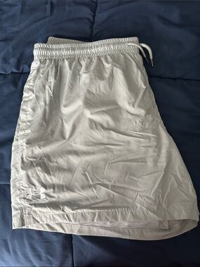 Under Armour Men’s Light Gray Performance Athletic Shorts